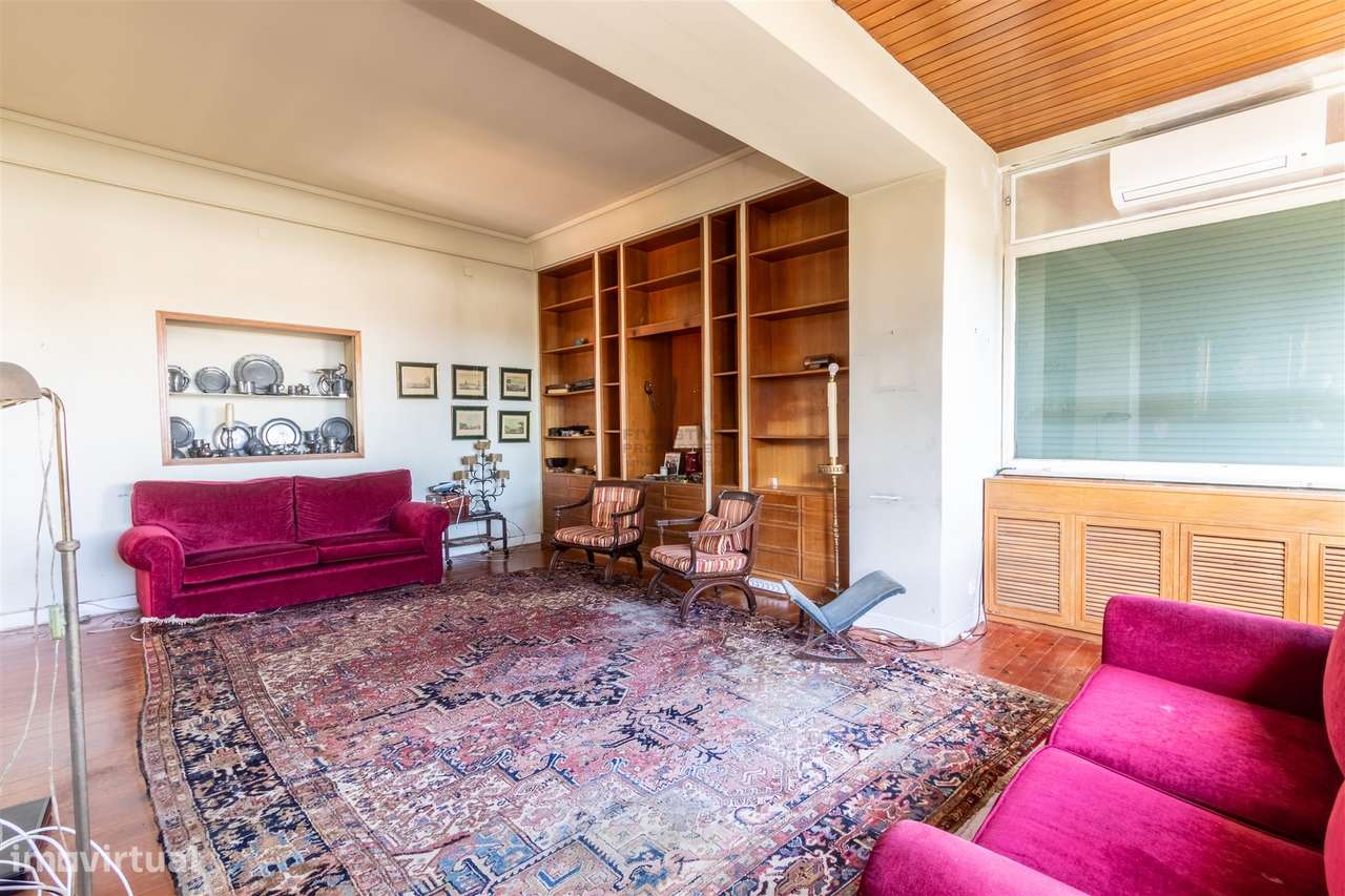 Moradia Estoril Cascais Vista Mar para renovar T6-8