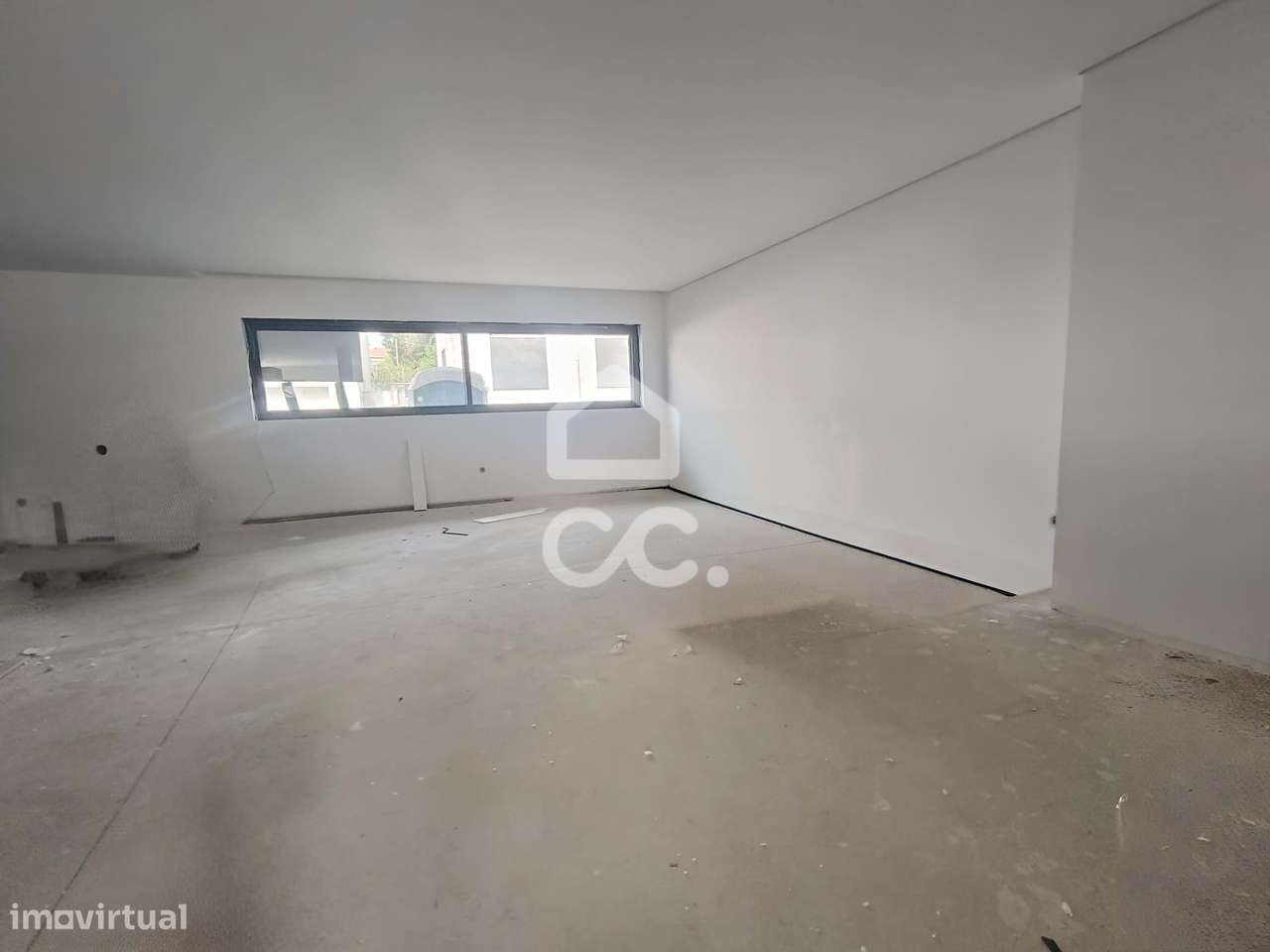 Moradia T3 Nova com 3 Suites, Jardim e Terraço – Design Contemporâneo-8