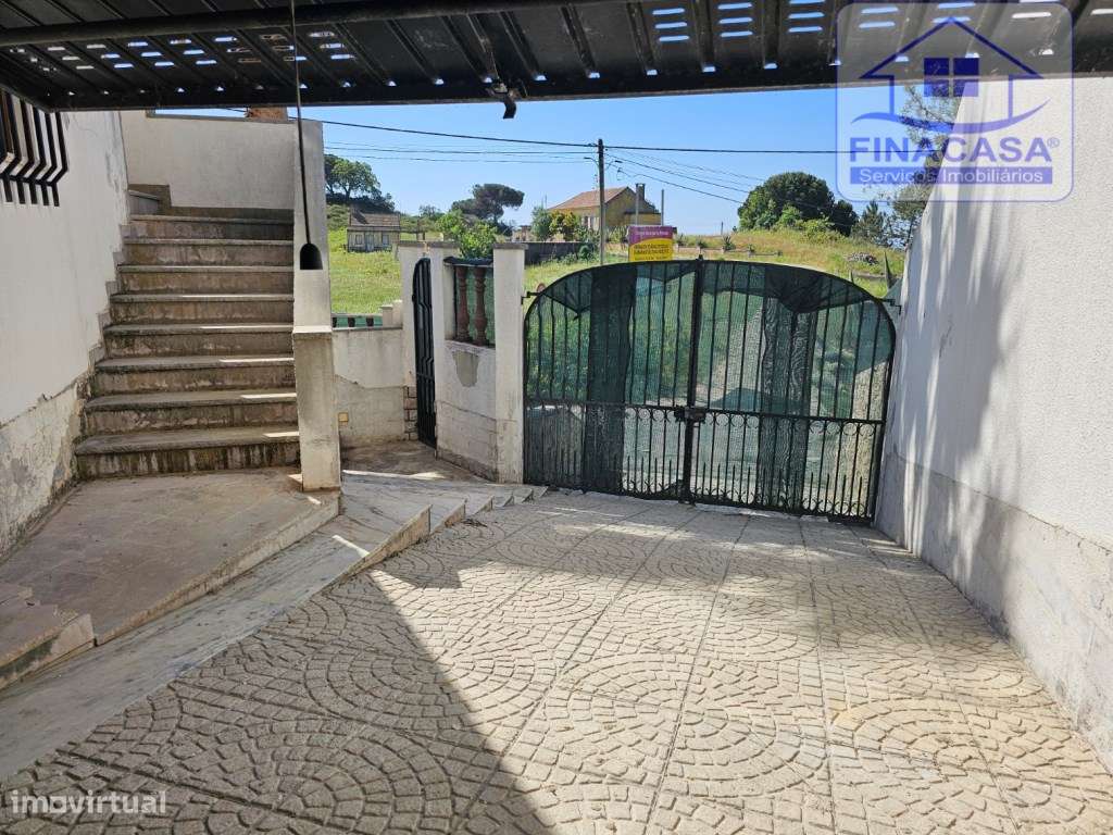 Moradia Isolada em fase de renovação/ remodelação com piscina e jar...-42