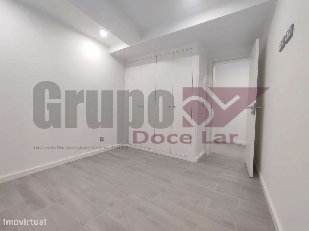 SESIMBRA - Apartamento T2 TOTALMENTE REMODELADO-16