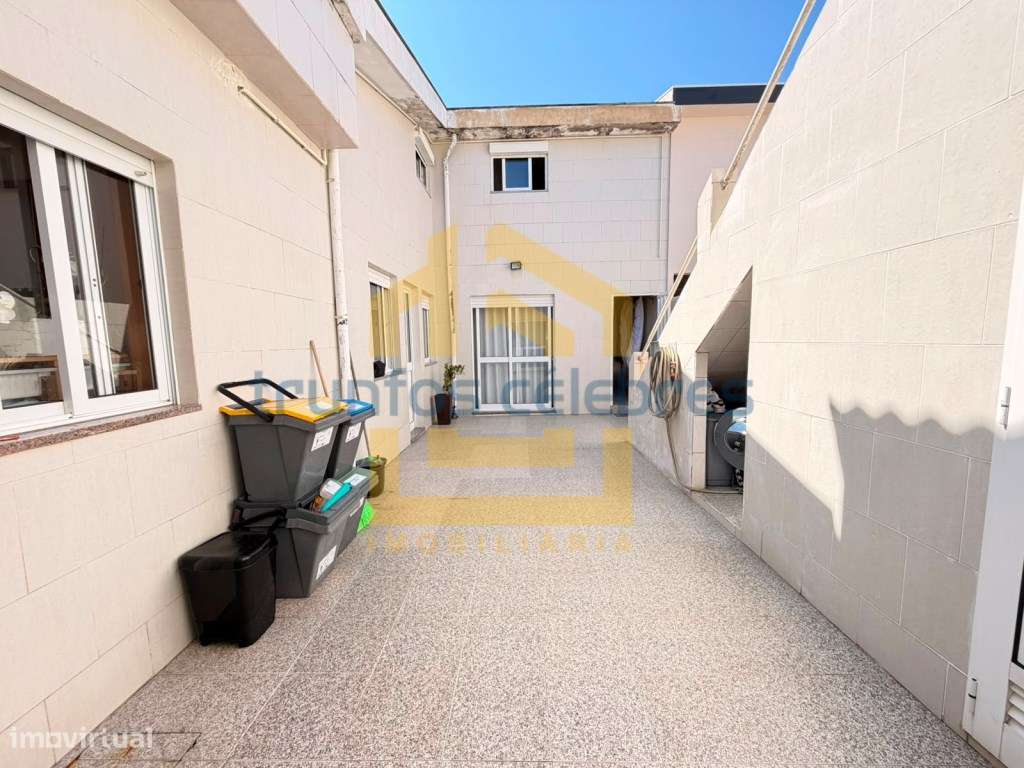 *Moradia T3+1 Renovada | Terraço Privativo | A 600 m da Praia e 400...-32