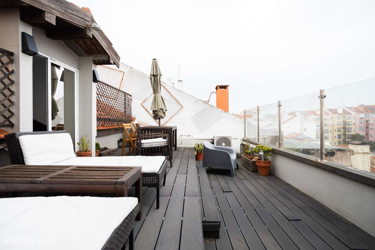 T2 Com Aproveitamento De Sotao Terraco E Vistas Fantasticas De Cidade