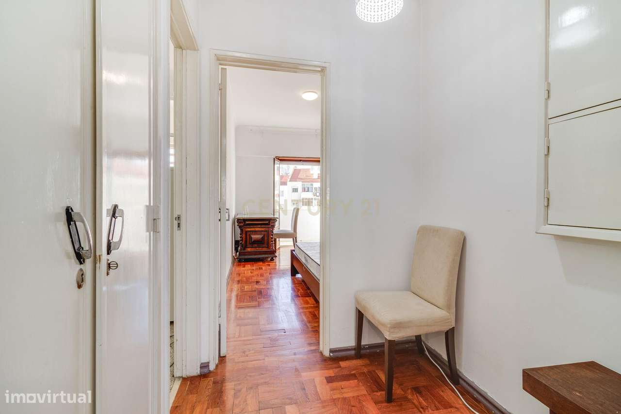 Fantástico T2 com ótimas varandas-14