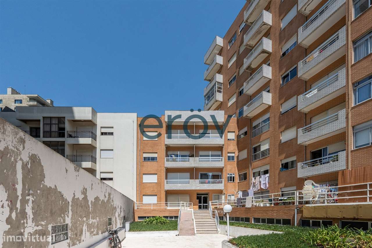 Apartamento T1 com Lugar de Garagem a 500 Metros da Praia – Póvoa de V-20