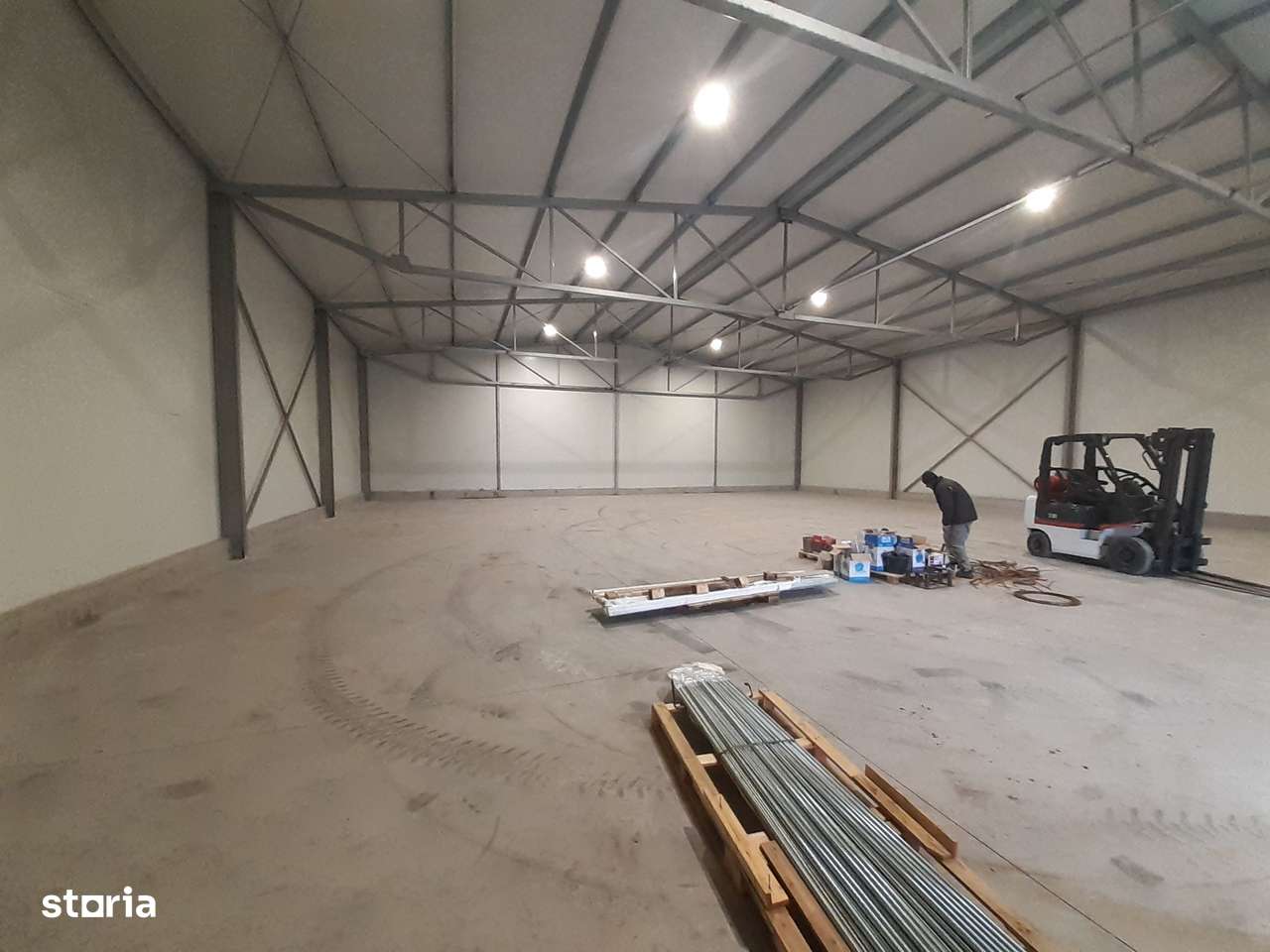 Hala noua in zona Gara Catelu, Drumul Intre Tarlale - Imagine principală: 3/4