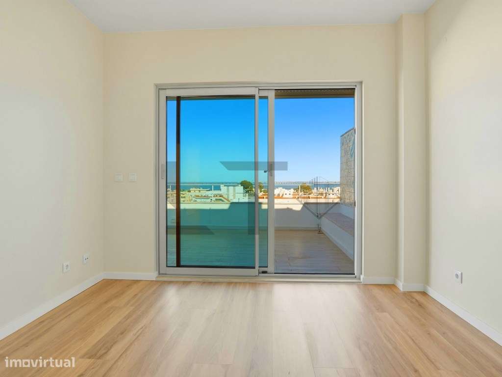 Penthouse T3 (possível T4) com Terraço, plena vista Rio e Garagem, ...-41