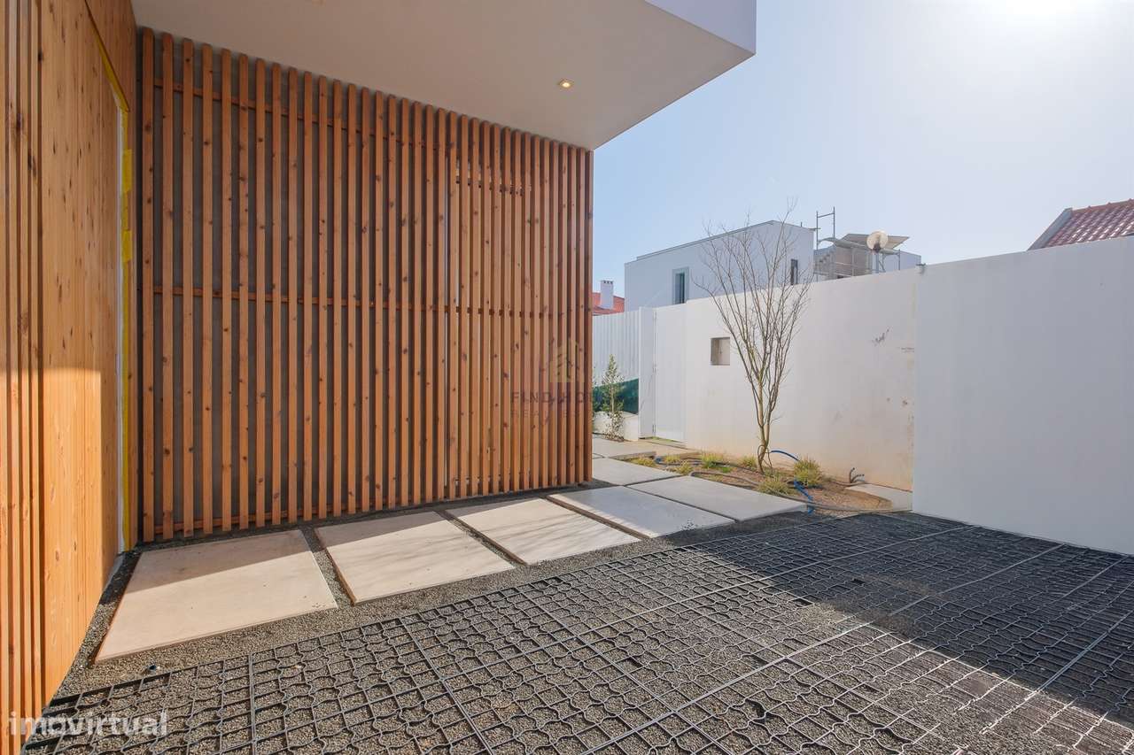 Moradia Isolada T4 com jardim e Garagem Box em Tires, São Domingos de-39