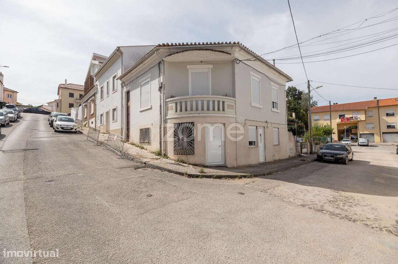 Moradia T8 (T0+T3+T4) no Norton de Matos- Alta Rentabilidade-2