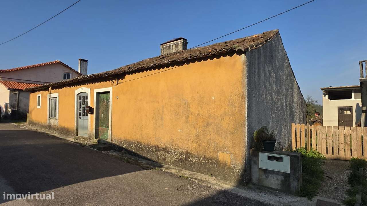 Moradia para restaurar, com terreno, perto de Ferreira do Zêzere-5