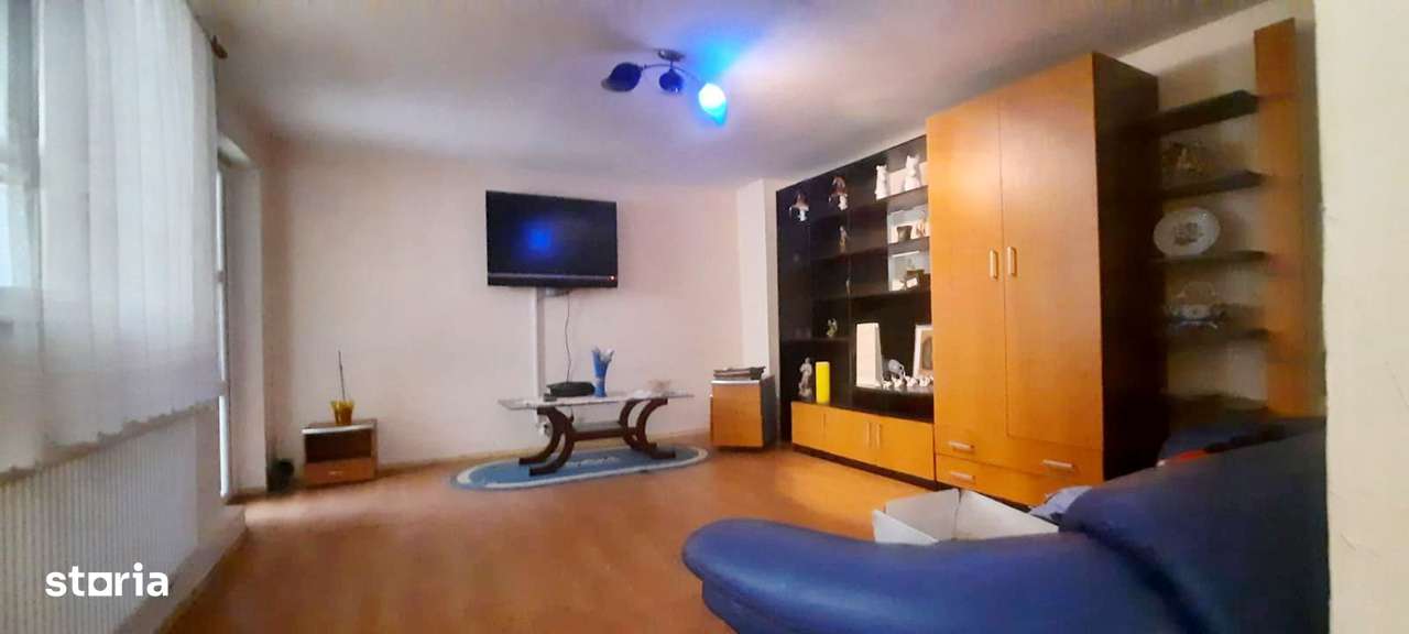 Spatiu comercial si casa Rasnov - Imagine principală: 5/20