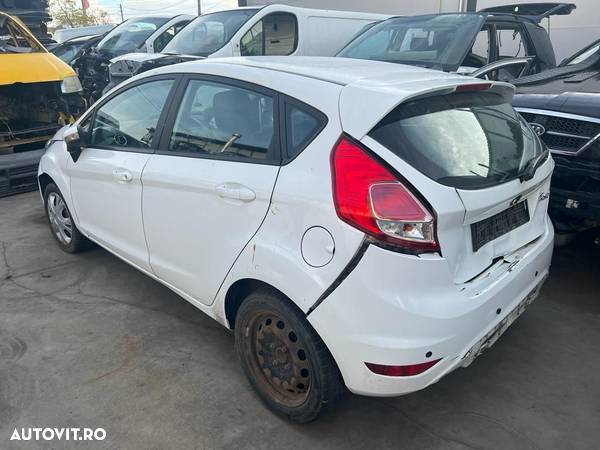 Aripa Fata Stanga Ford Fiesta 2014 Hatchback Alb - 2