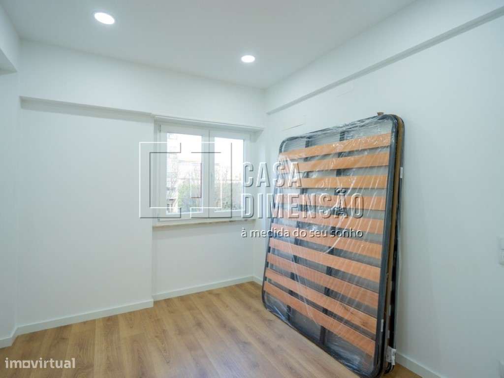 Apartamento de tipologia T3 com varanda, mobilado e equipado em Ben...-21