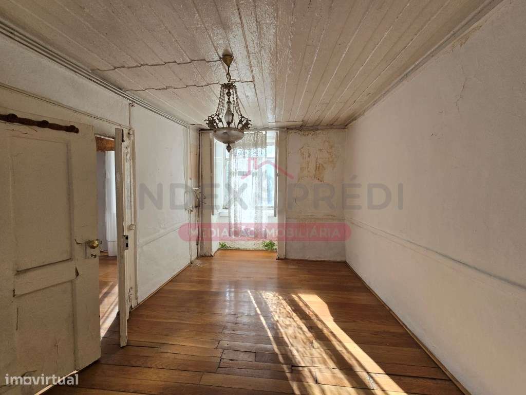 Prédio com varias frações Autónomas - Venda Judicial - Guarda-54