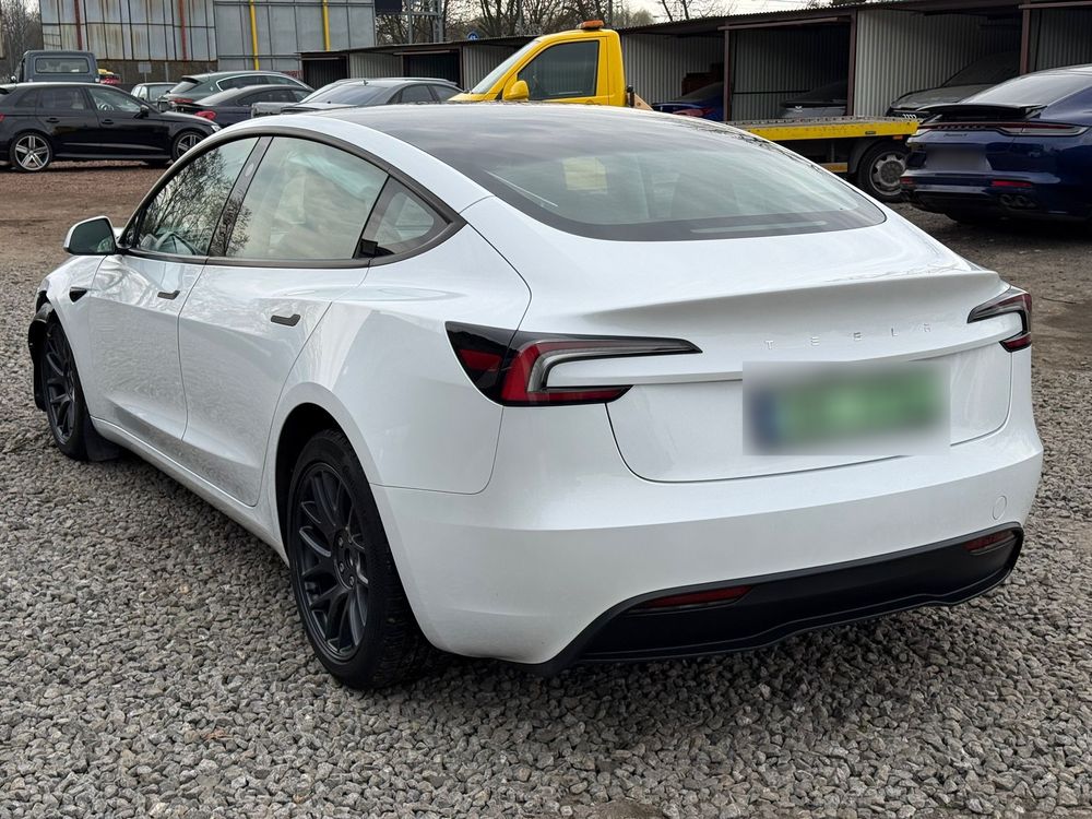 Tesla Model 3 2024