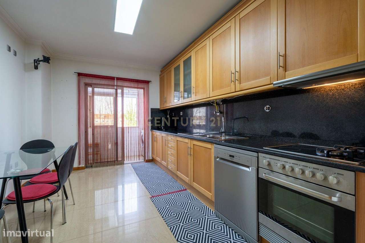 Excelente Apartamento T2 com elevador e garagem-27