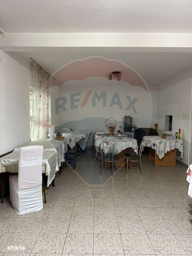 Casă / Vilă cu 8 camere de vânzare în zona Central-9