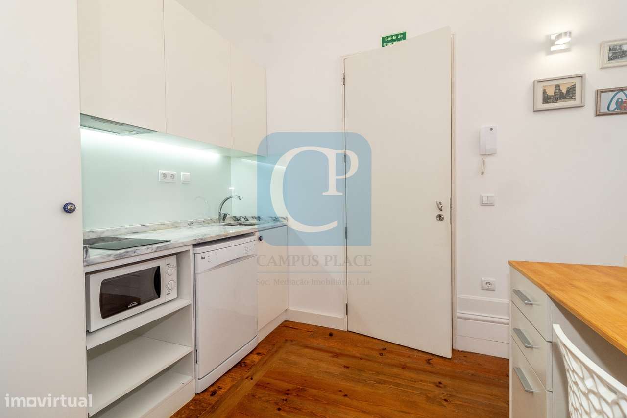 Apartamento T1 Duplex na Baixa do Porto - Grande imagem: 2/17
