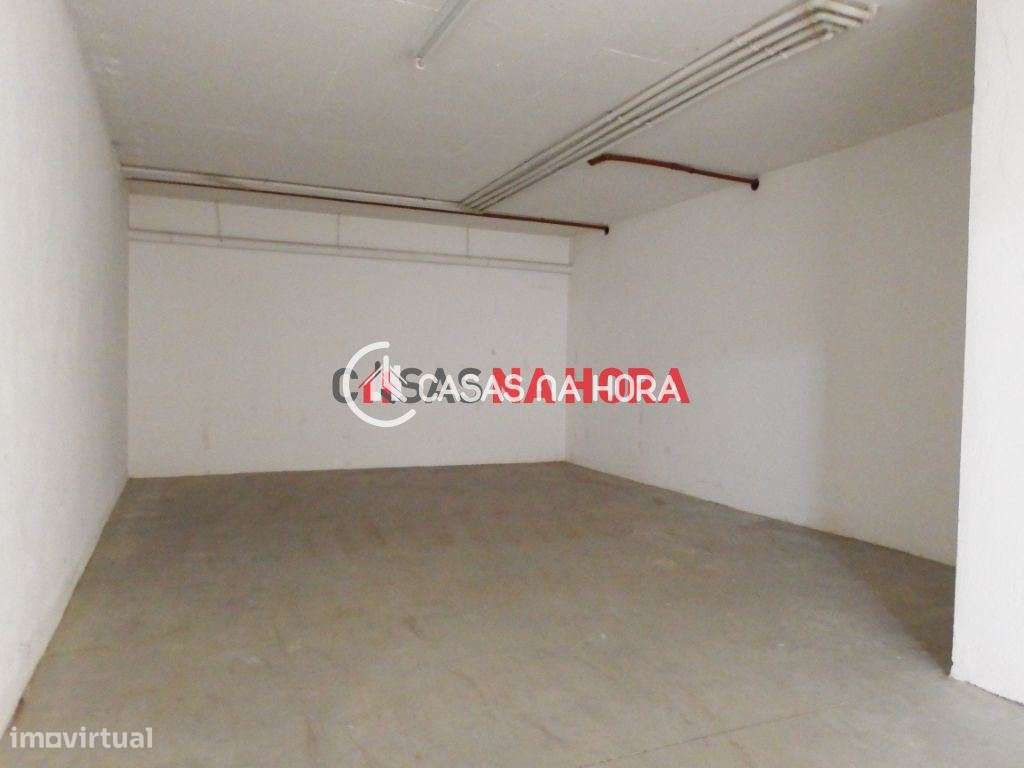 Garagem/armazém na Rua Dr. José Joaquim de Almeida, em Carcavelos - Grande imagem: 5/11