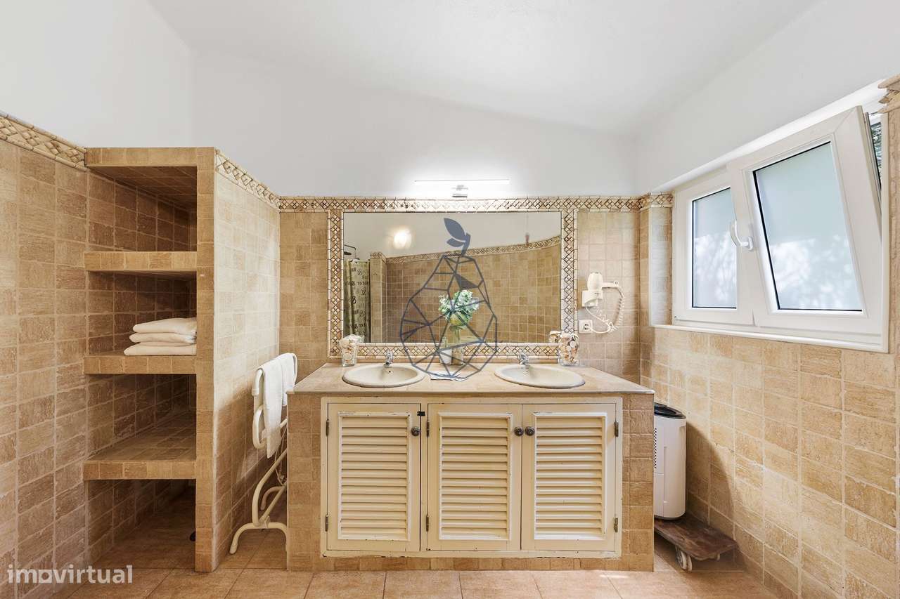 Moradia T3 com Piscina e Jardim + Anexo Urbanização Serra e Mar - Port-33