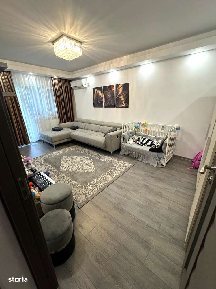 Apartament recent renovat, 3 camere dec, etaj 2 din 4, Piata Centrala - Imagine principală: 1/12