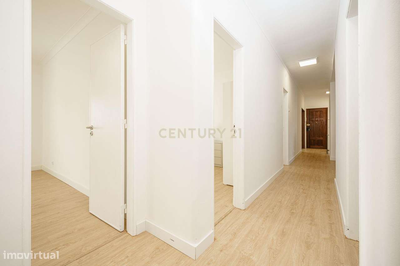 Apartamento T5 no Bairro do Liceu - Ideal para Famílias ou Investiment-6