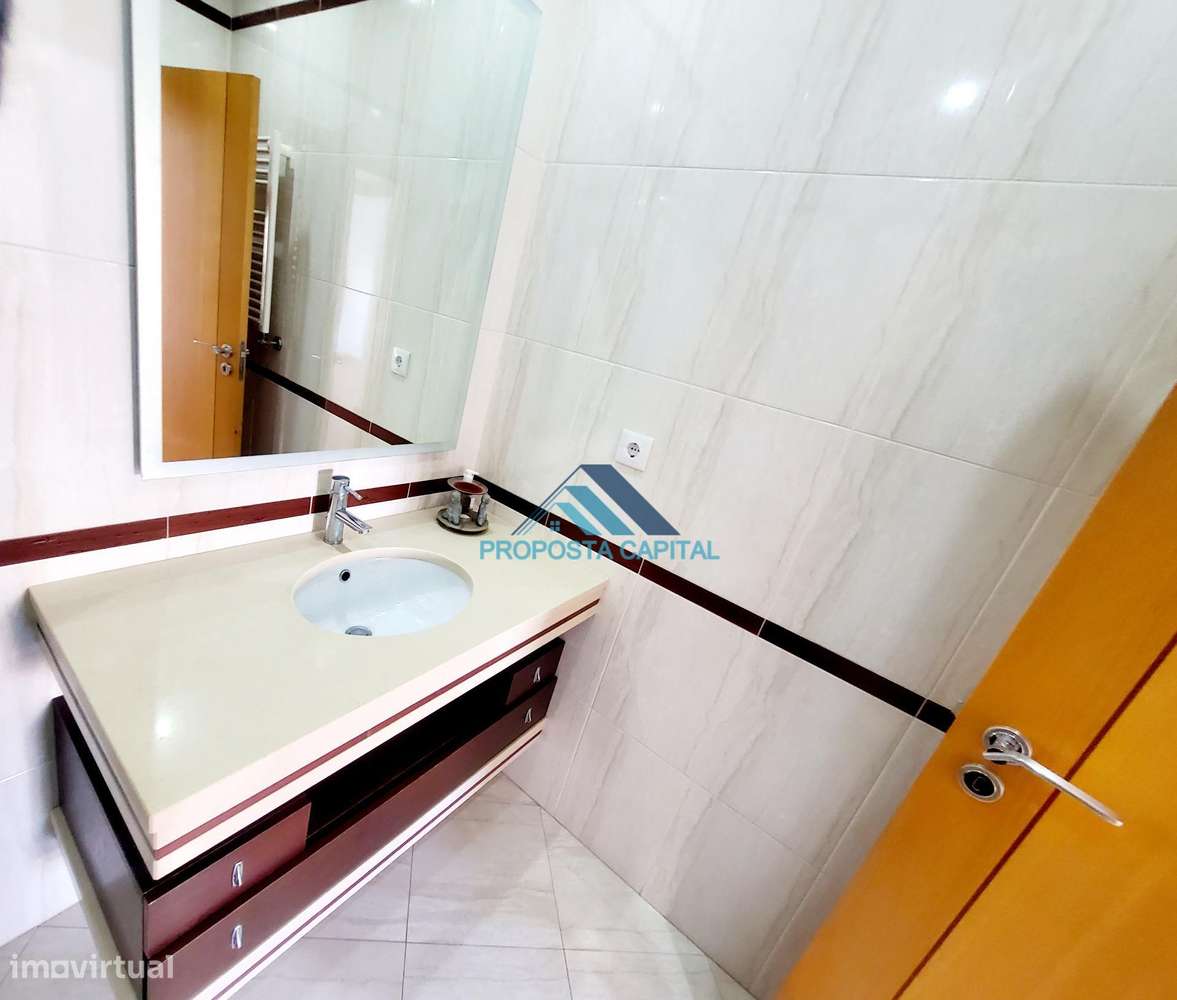 APARTAMENTO T3 C/ 4 LUGARES DE ESTACIONAMENTO | COLINAS DO CRUZEIRO-34