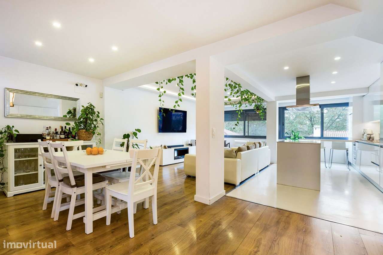 Moradia T4/5 com Piscina no Bairro de Santa Cruz – Benfica, Lisboa-4