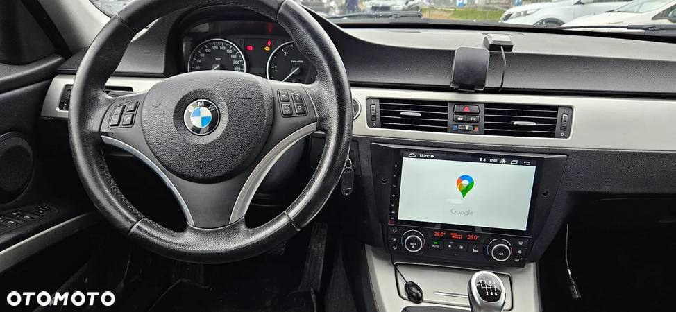 BMW Seria 3 318d DPF Touring Edition Lifestyle - 8