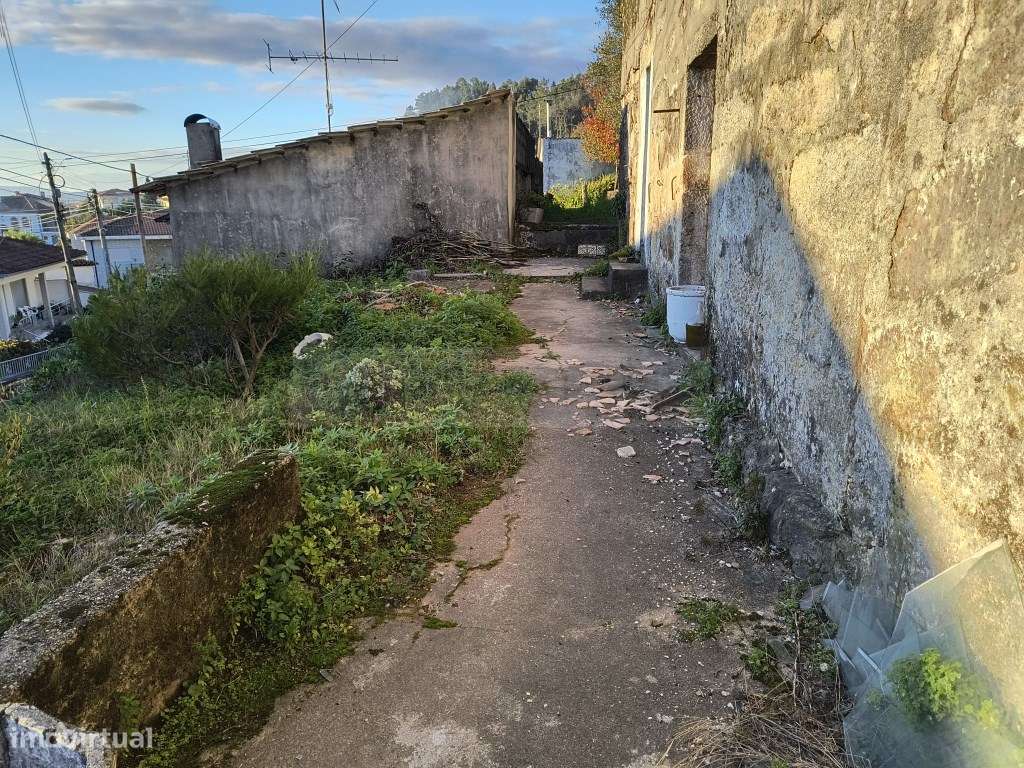 Terreno com casa para restaurar-12