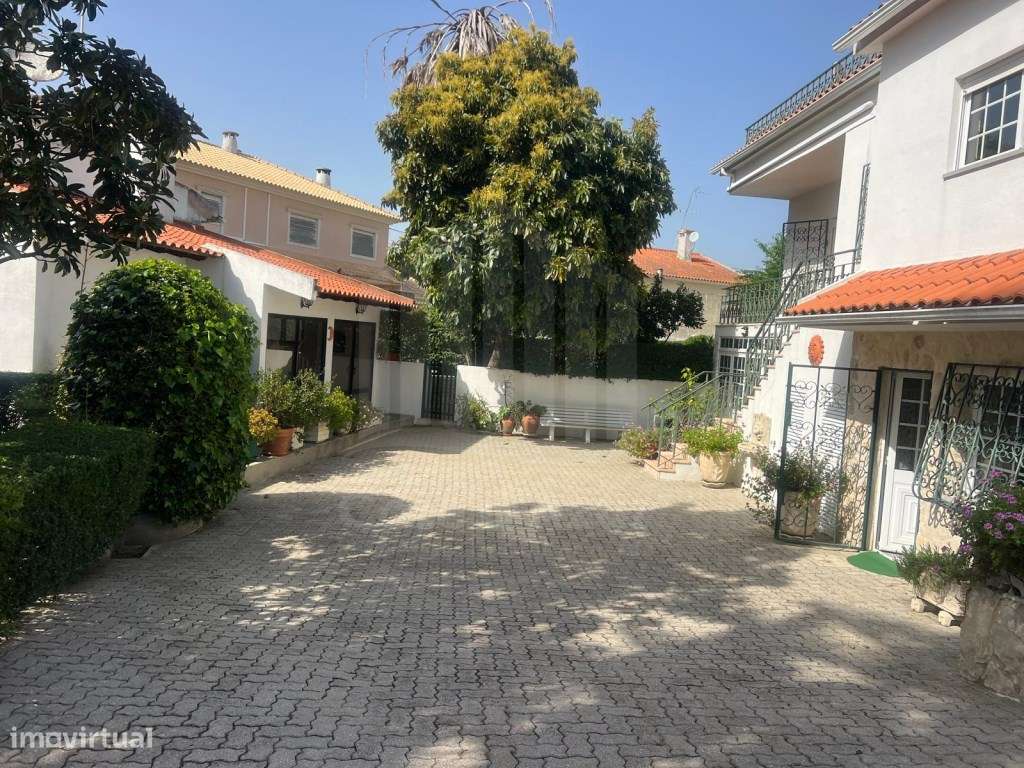 Moradia com 7 Assoalhadas , garagem e com terreno de 1.000 m2 zona ...-8