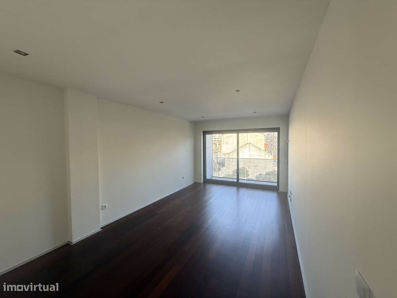 Apartamento T1 seminovo a 200 metros da praia - Grande imagem: 2/15