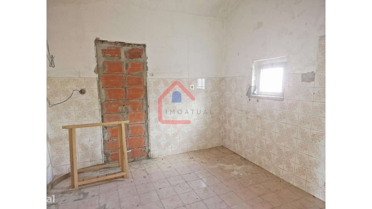 Moradia para Restaurar em Sesimbra-15