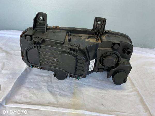 LAMPA LEWY PRZÓD MERCEDES ATEGO II 04-13 - 2