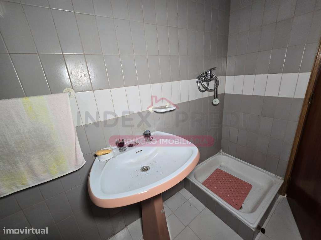 Prédio com varias frações Autónomas - Venda Judicial - Guarda-50