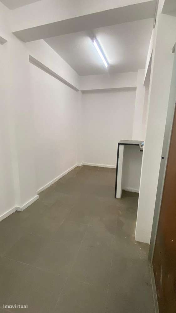 Loja com 123m2 - com contrato de arrendamento, ideal para investidores-12