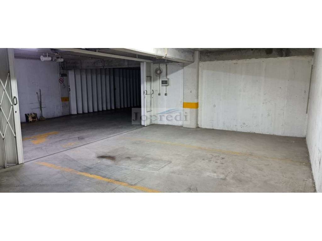 Garagem Box para 3 automóveis-1