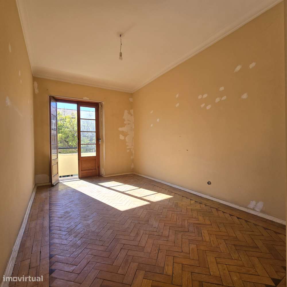 T4/T3 Renovado no Bairro do Liceu-47