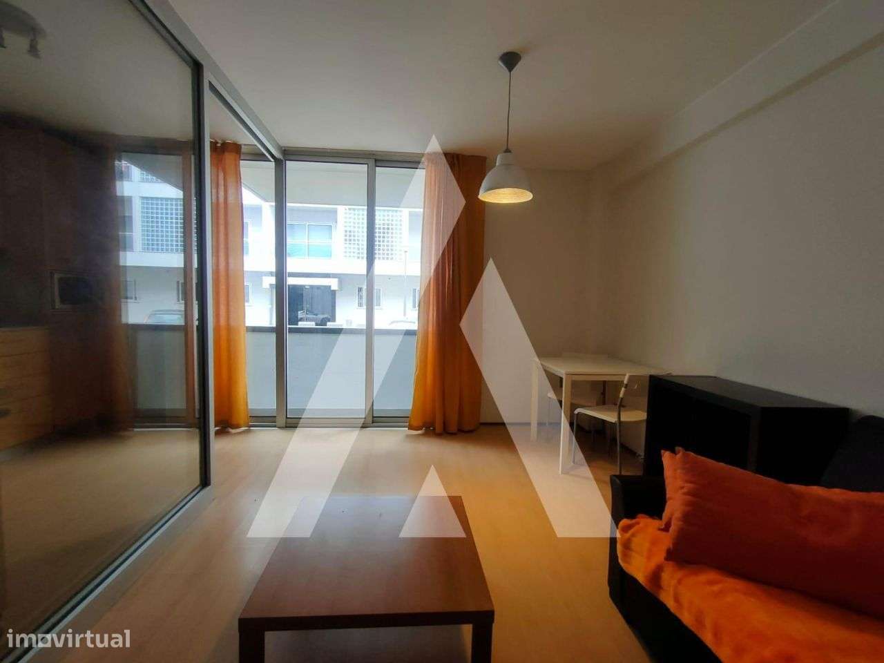 Apartamento T0 junto ao Centro Comercial Glicínias em Aradas - Grande imagem: 2/14