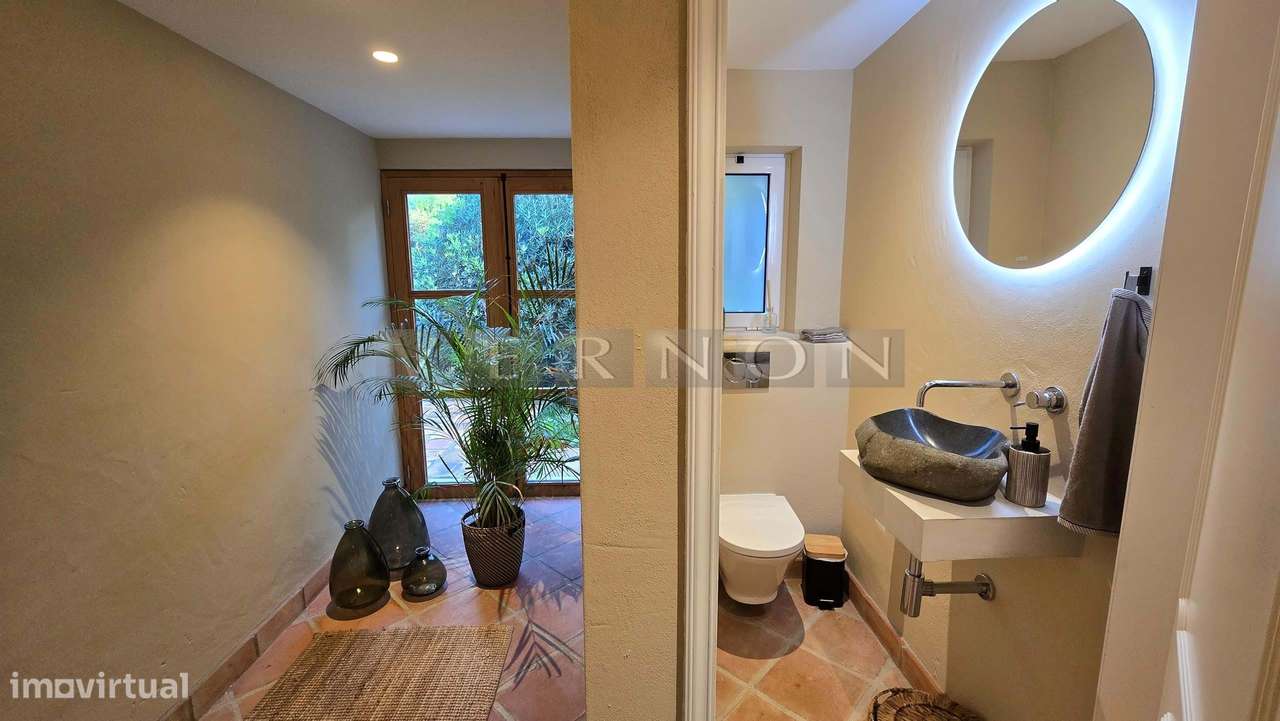 Algarve, Caramujeira,  para venda moradia V3 espaçosa renovada com vis-28