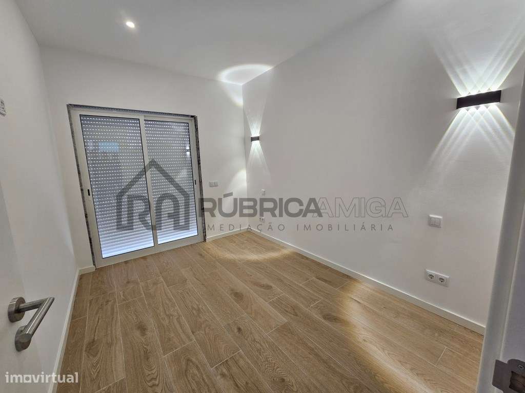 Moradia dúplex recuperada com garagem em Loulé-17