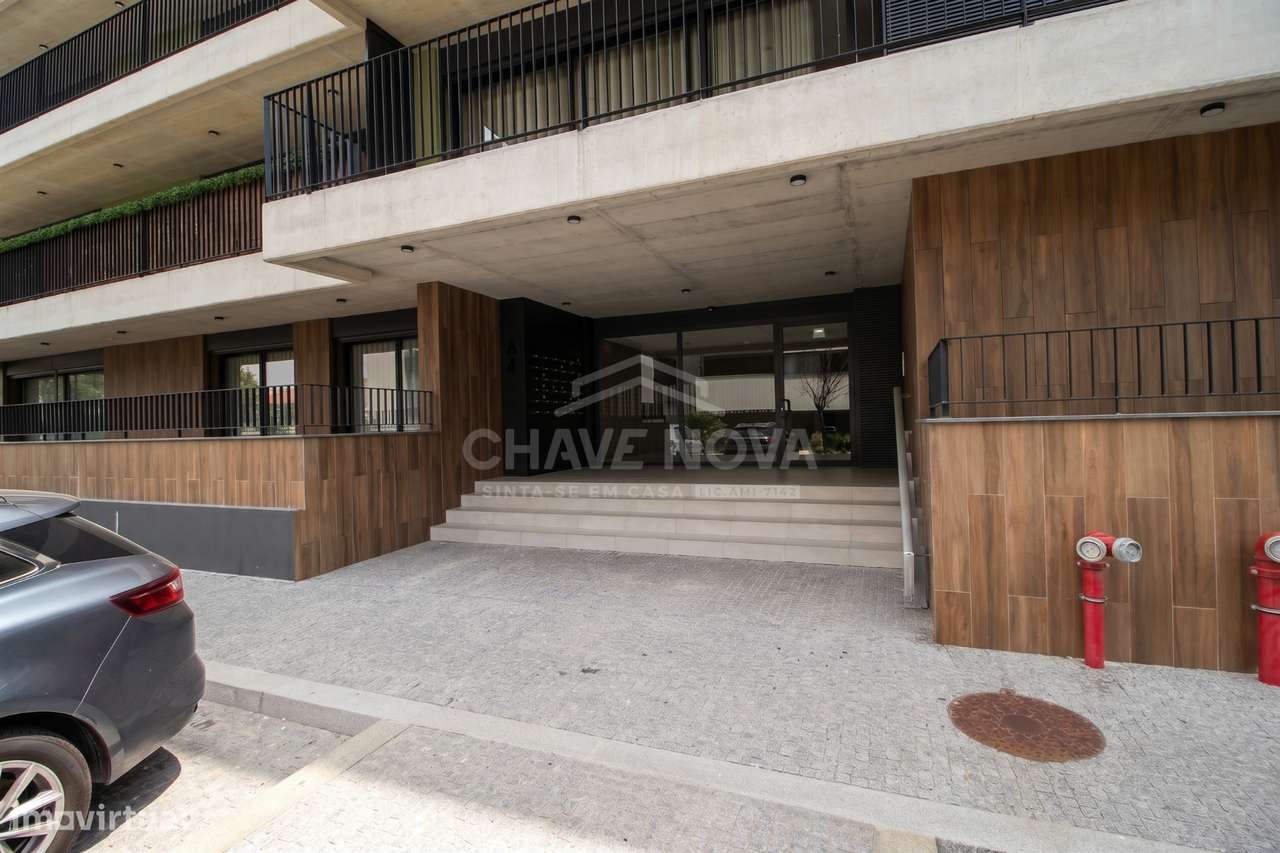T2 Como Novo c/ Terraço em Santa Marinha (Candal)-31