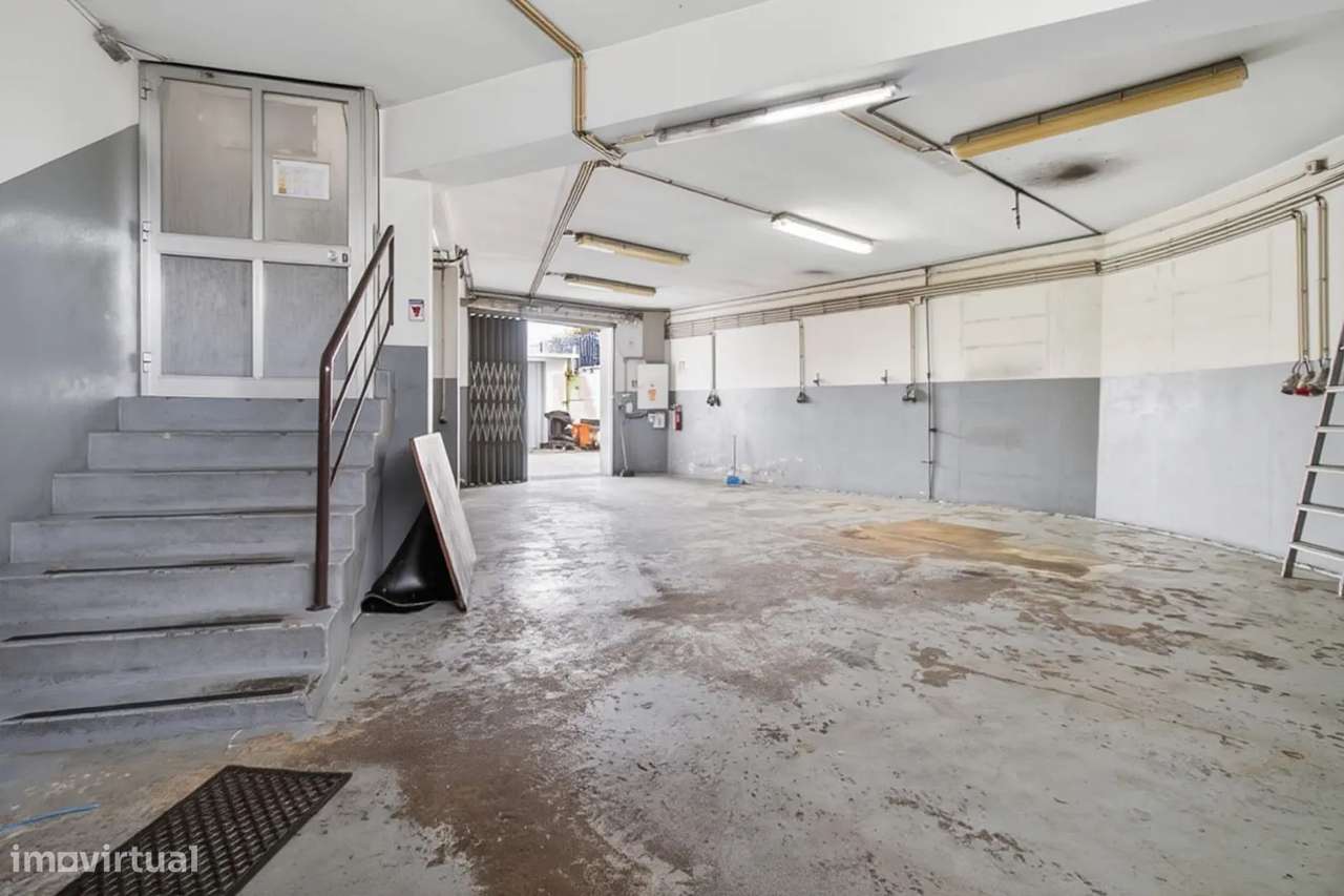 Armazém / Edifício Industrial com 1.800 m² | Avintes – Frente à N222-16