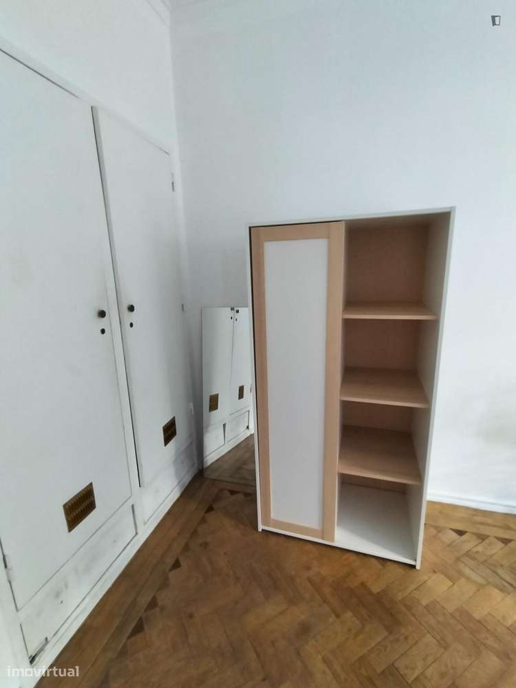 Quarto - localizado em Benfica Lisbon - Grande imagem: 3/10