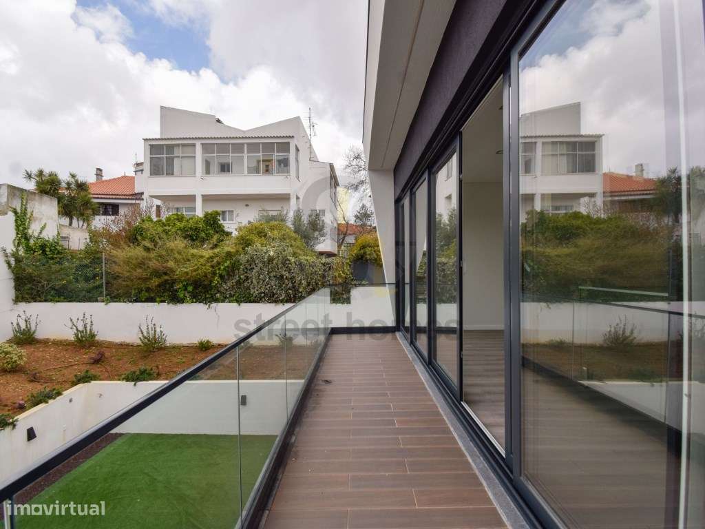 Moradia Nova V4 no Centro da Parede-36