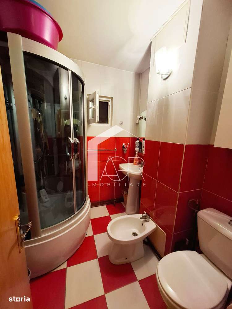 Apartament cu 3 camere, decomandat, zona Mihai Bravu-9