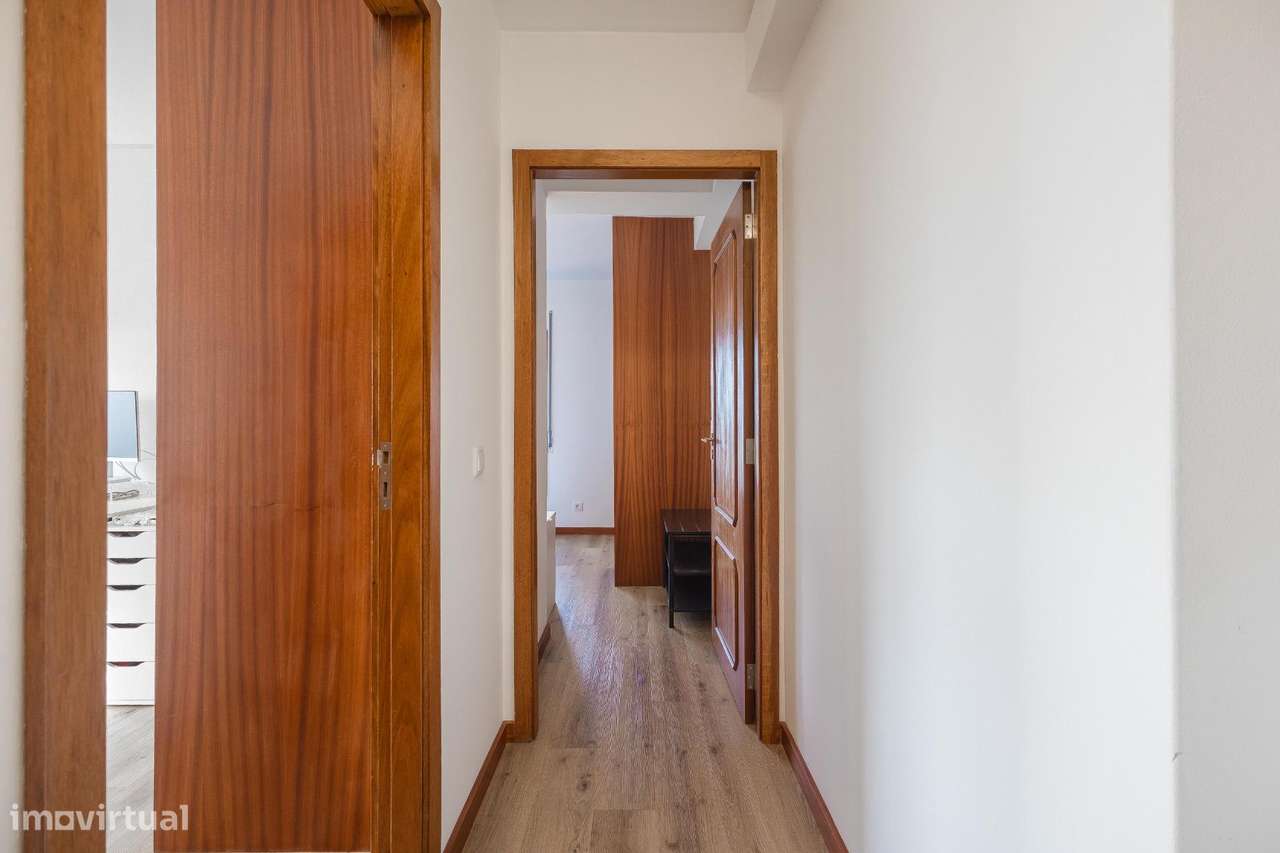 Apartamento T3 Totalmente Renovado em Gueifães – Excelente...-17