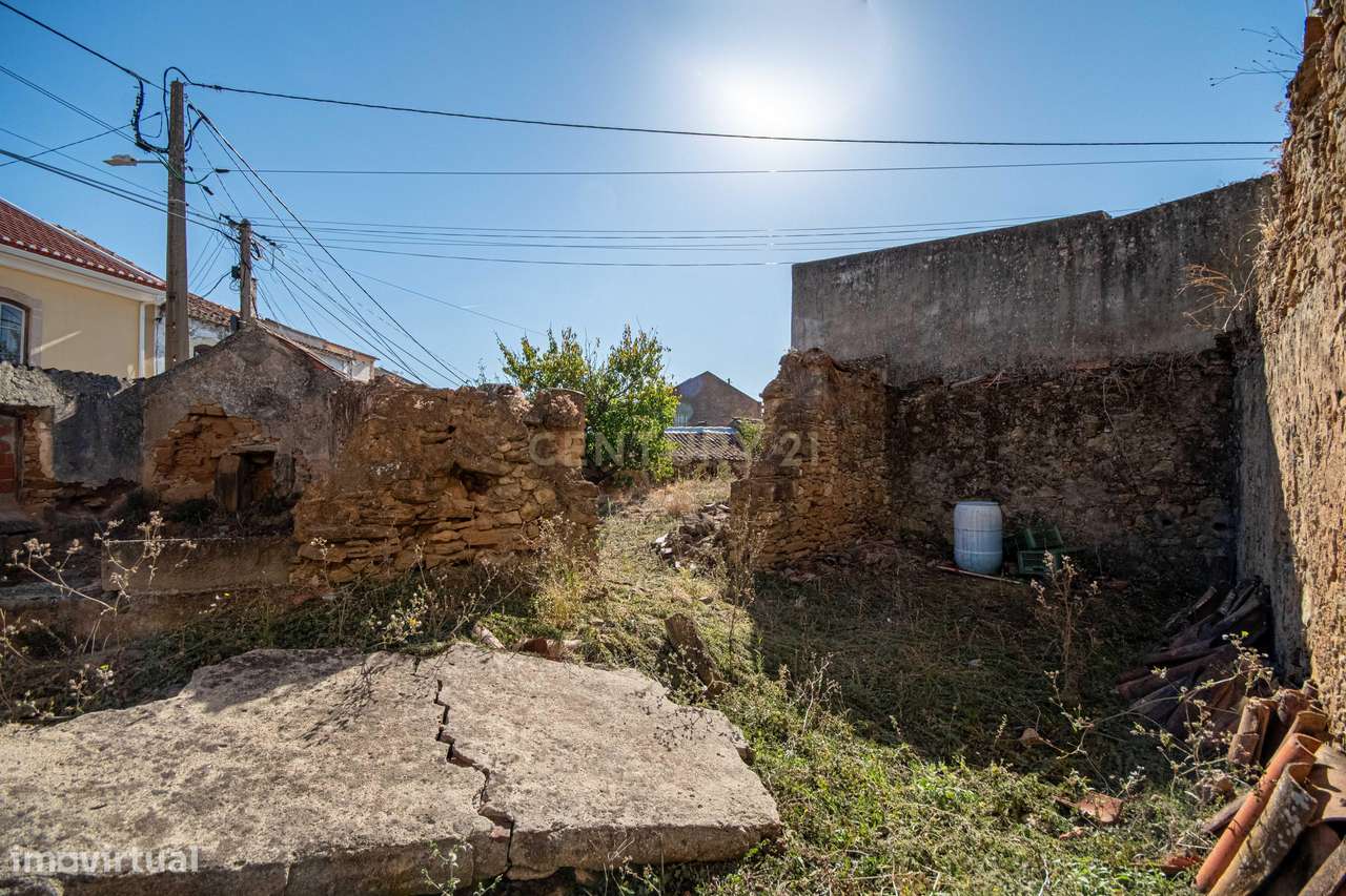 Prédio Urbano em Ruína em Labrugeira - Grande imagem: 5/33
