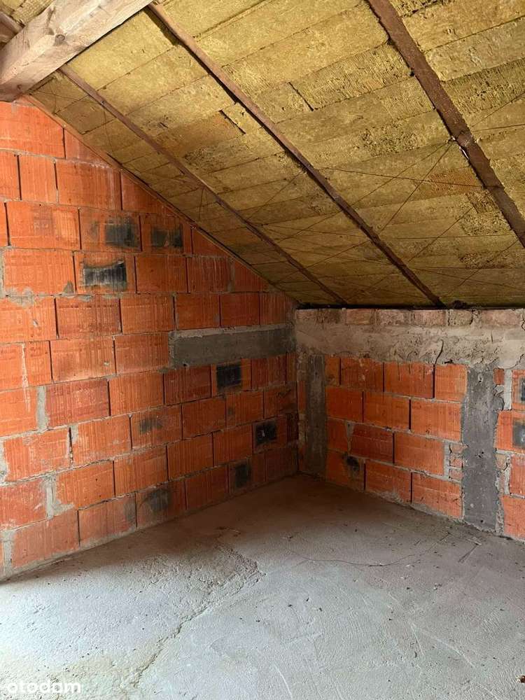 DOM w stanie surowym zamkniętym. Działka z linią brzegową.-9