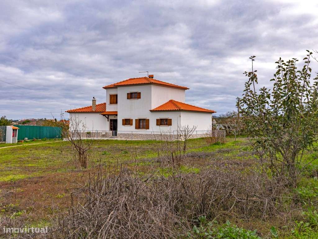 Moradia T3 Isolada com 1000 m² de terreno em Castelo, Sesimbra-50