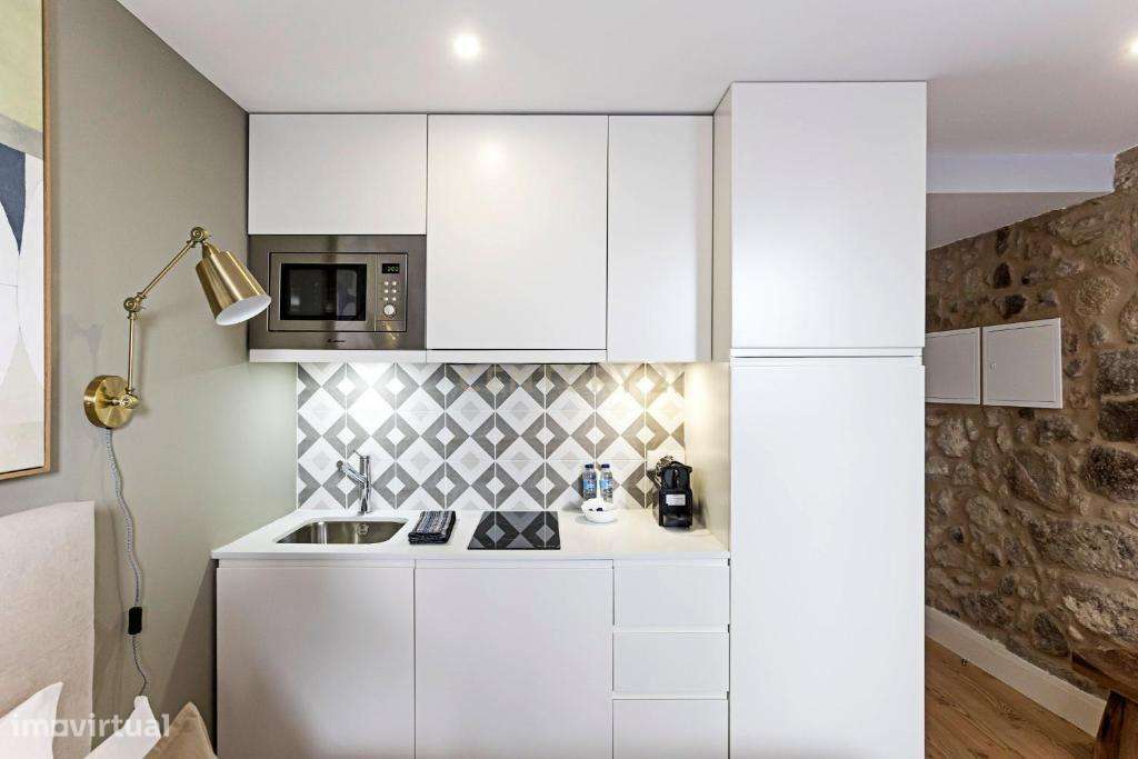 Prédio totalmente reabilitado com 5 apartamentos T0, no Centro Históri-7